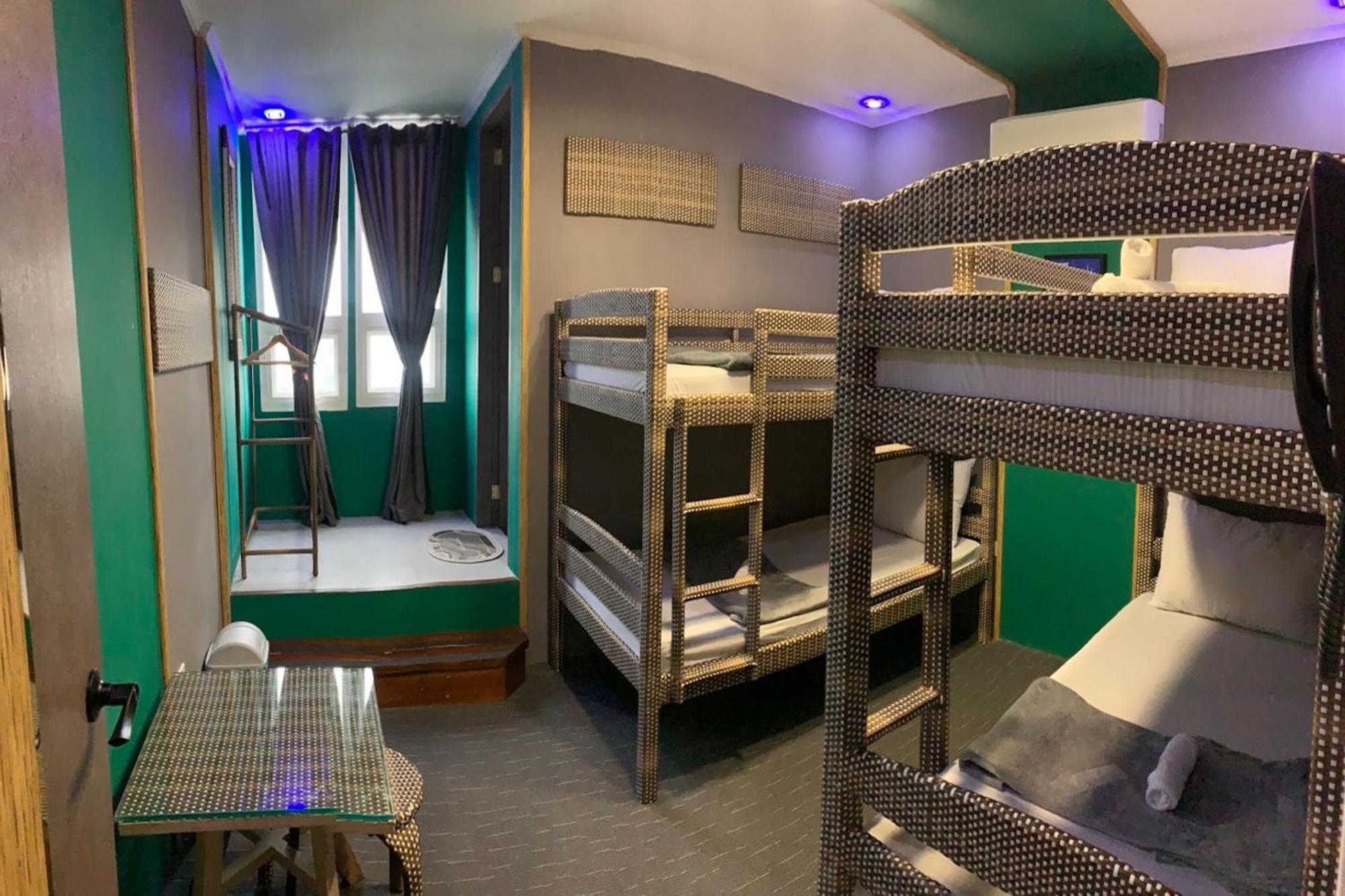 Attic Capsule Hotel Marigondon  Esterno foto