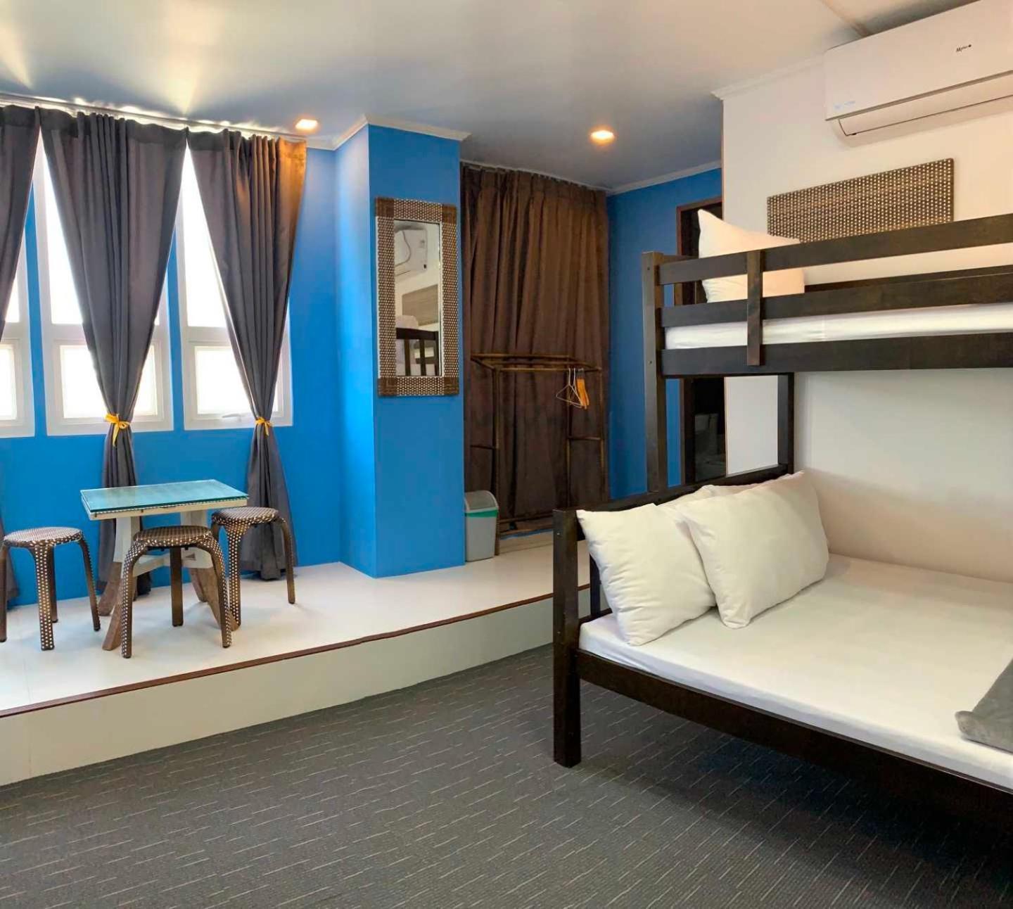 Attic Capsule Hotel Marigondon  Esterno foto