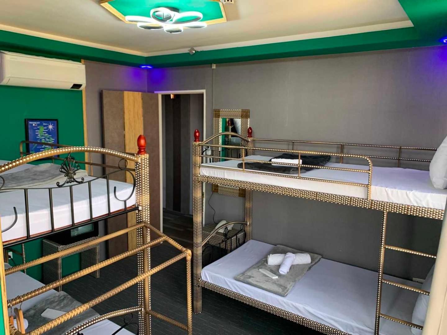 Attic Capsule Hotel Marigondon  Esterno foto