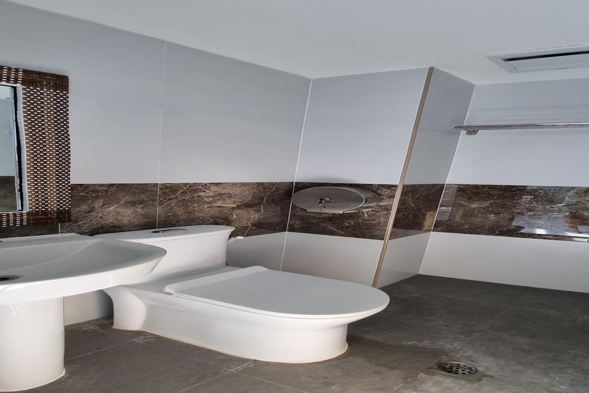 Attic Capsule Hotel Marigondon  Esterno foto