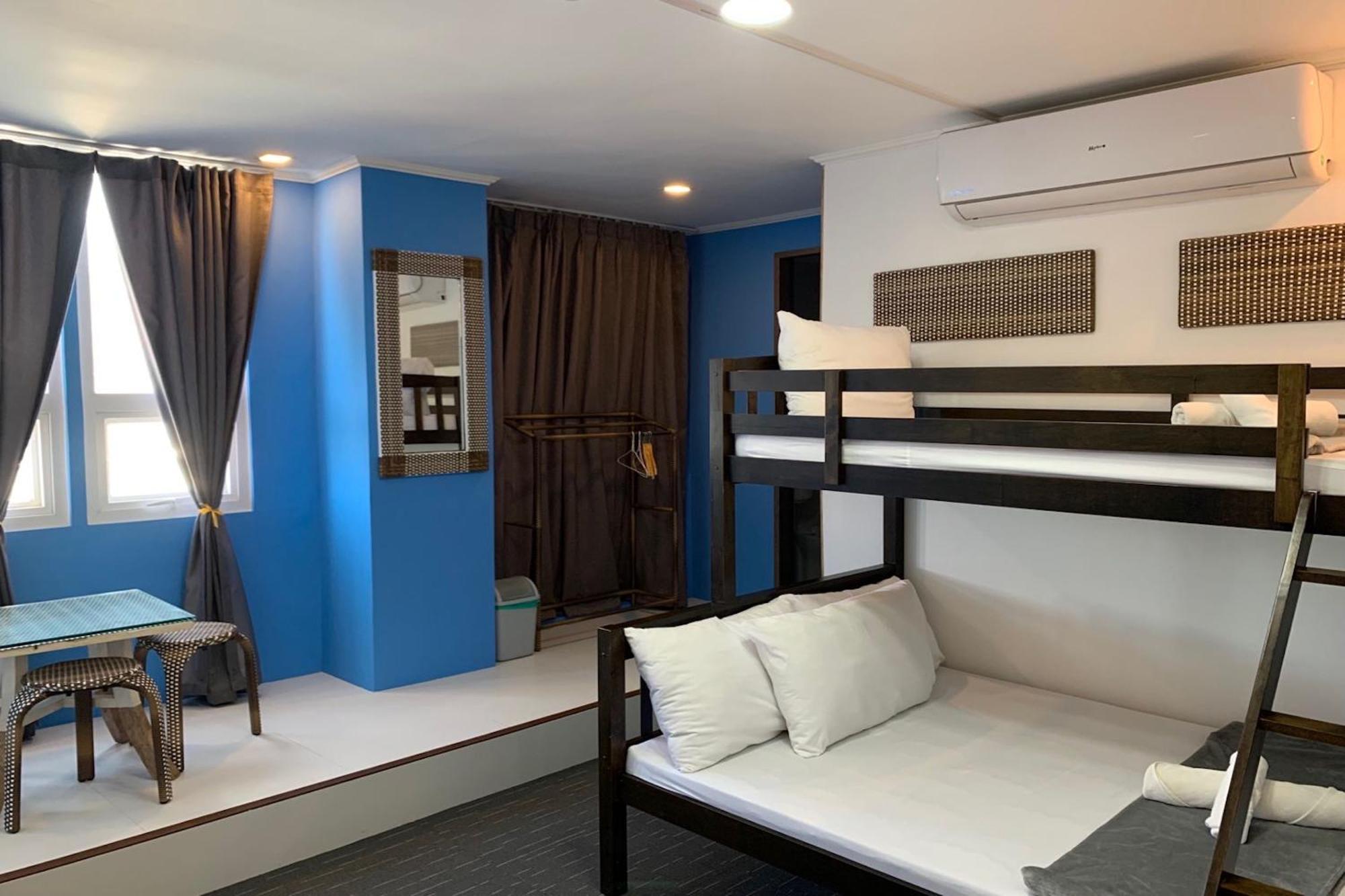 Attic Capsule Hotel Marigondon  Esterno foto
