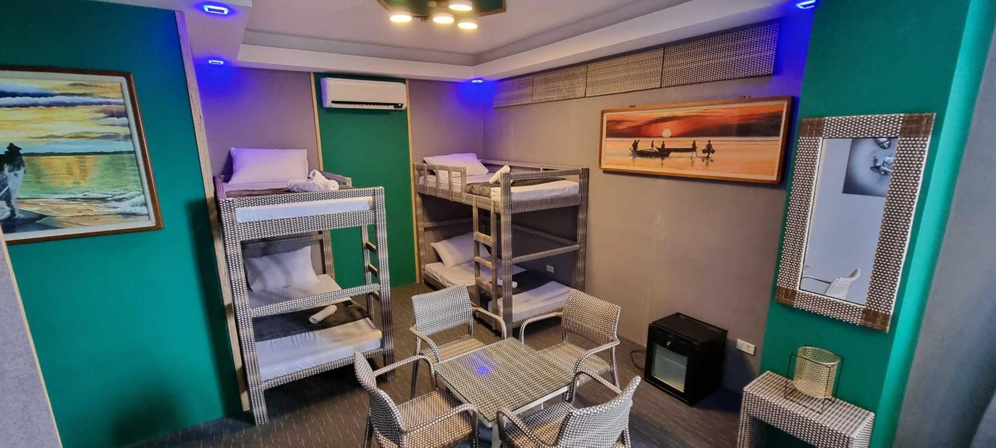Attic Capsule Hotel Marigondon  Esterno foto