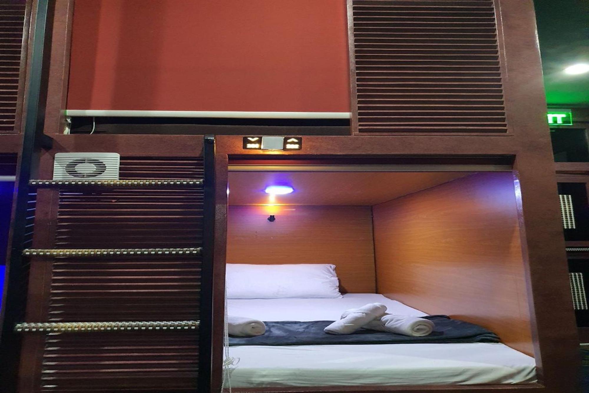 Attic Capsule Hotel Marigondon  Esterno foto