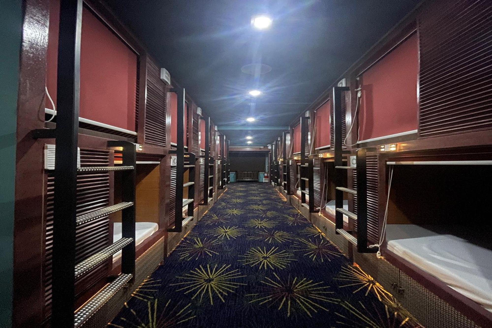 Attic Capsule Hotel Marigondon  Esterno foto