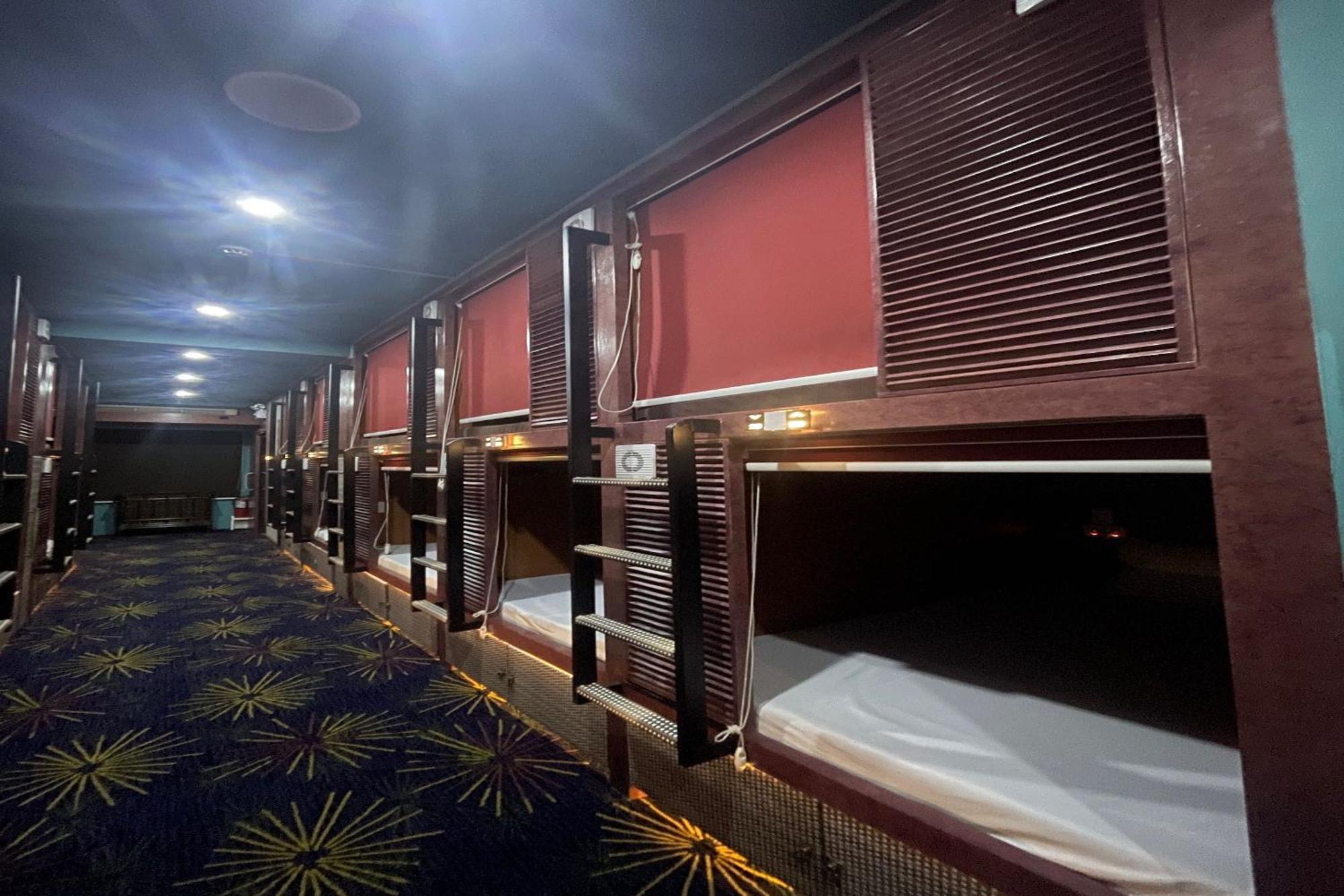 Attic Capsule Hotel Marigondon  Esterno foto