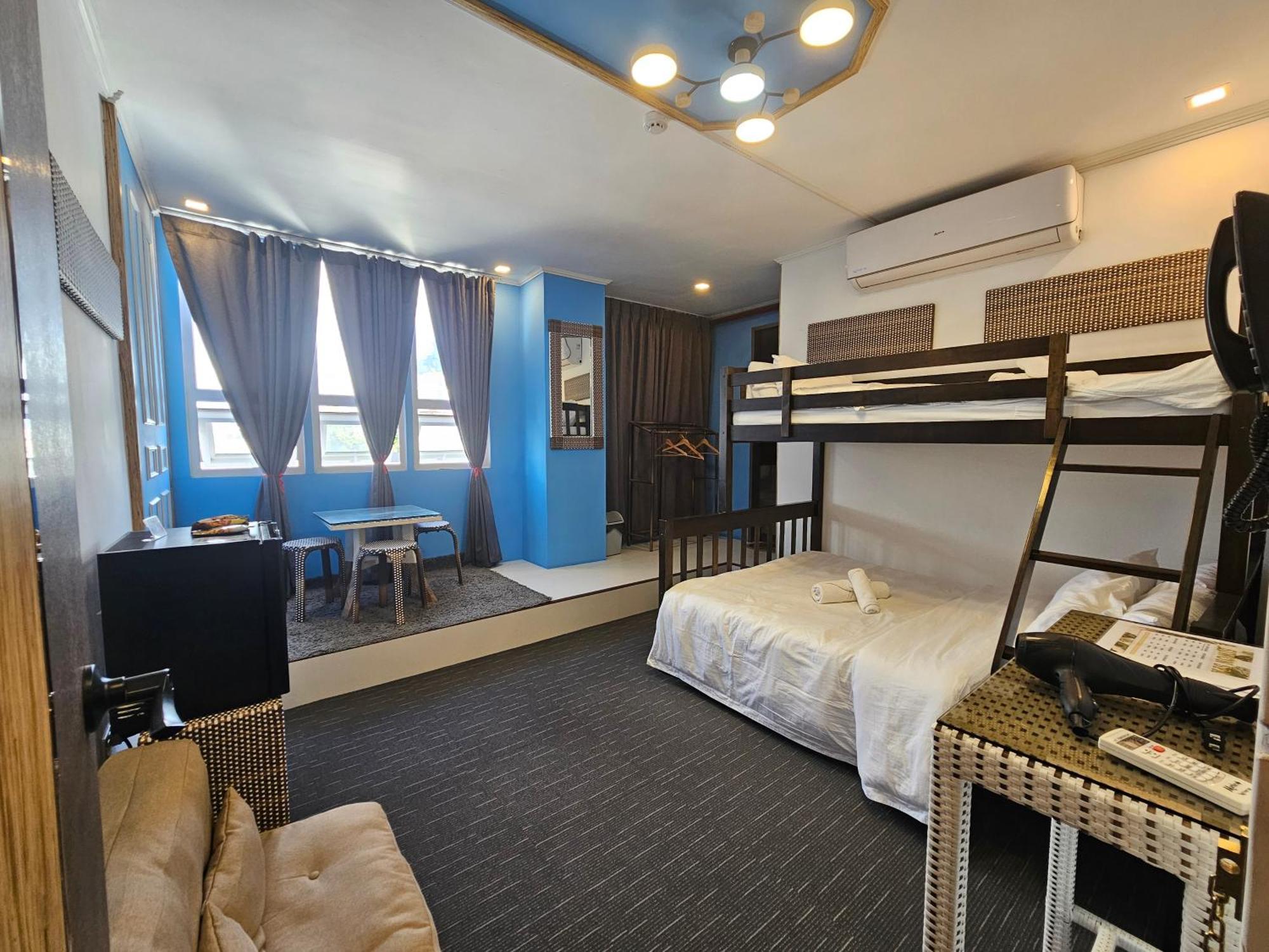 Attic Capsule Hotel Marigondon  Esterno foto