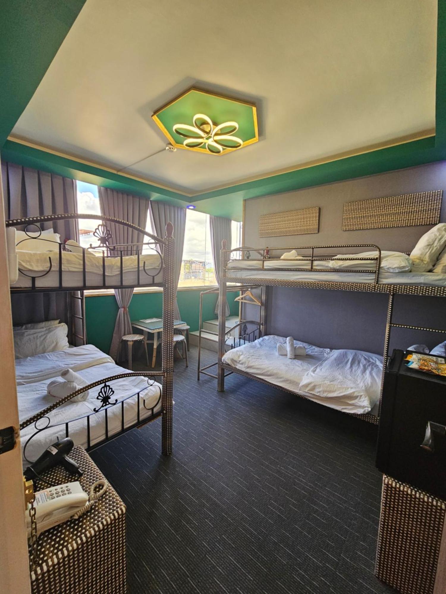 Attic Capsule Hotel Marigondon  Esterno foto